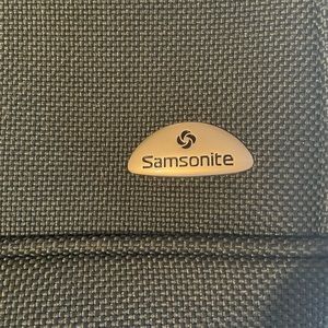 SAMSONITE Travel SUIT CARRIER-LUGGAGE ON WHEELS-EXTENDED HANDLE-price reduced